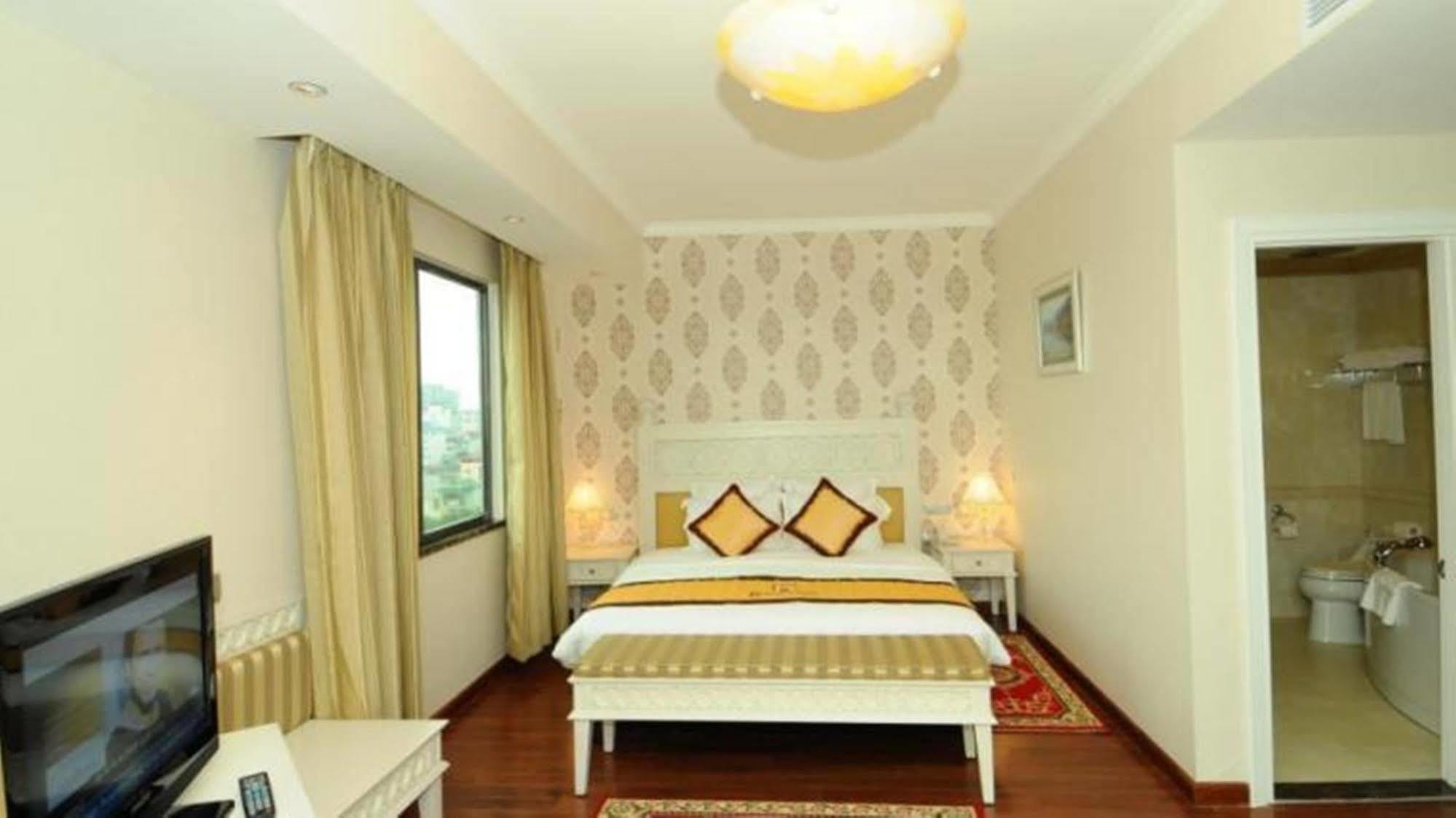 Royal Gate Hotel Hanoi Exterior photo