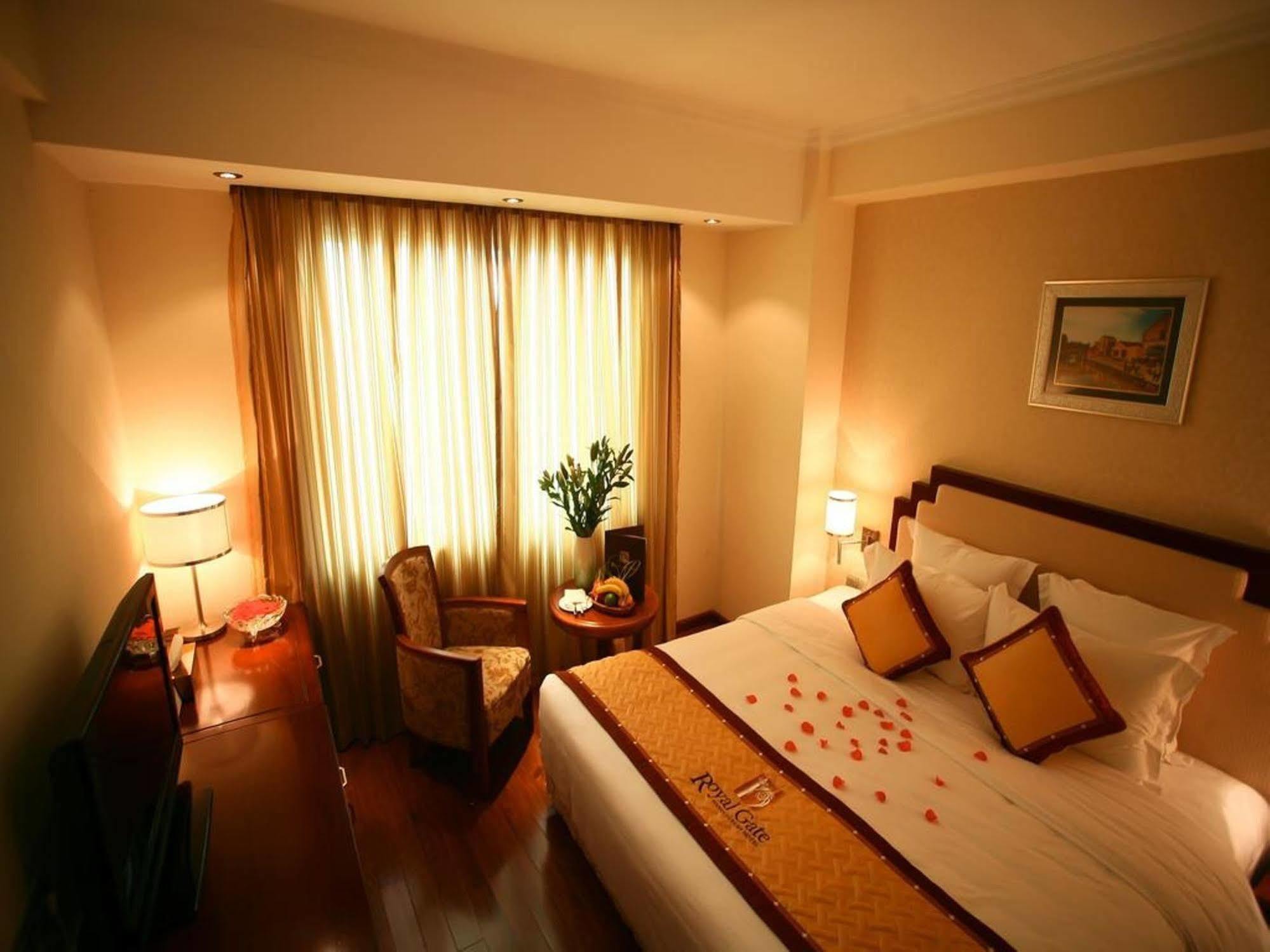 Royal Gate Hotel Hanoi Exterior photo